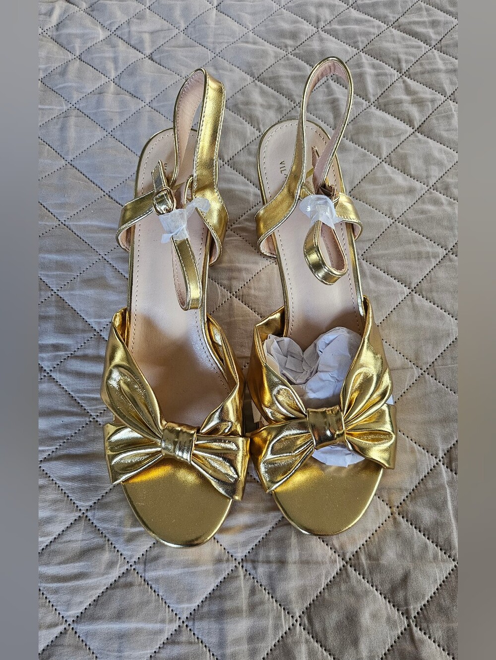 Women's size 11 heels. Golden heels